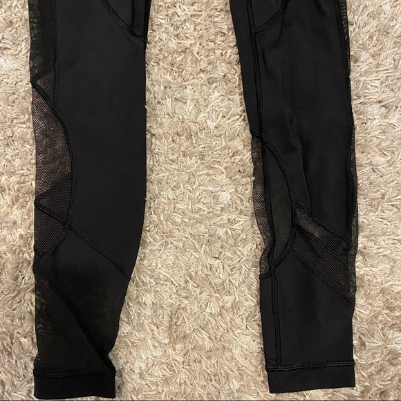Lululemon Mesh Pattern Leggings MAKE AN OFFER - Picture 4 of 7